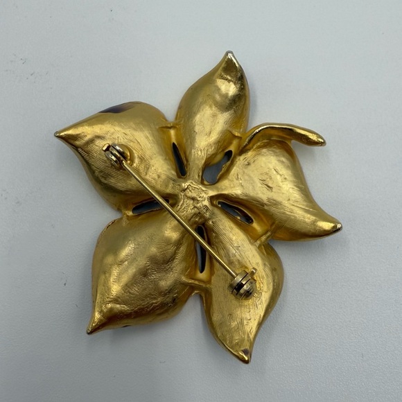 Vintage Gold Tone Enamel with Rhinestone Center Flower Brooch - Picture 5 of 6
